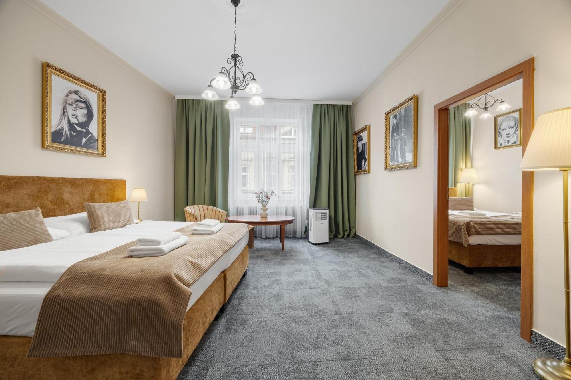 Hotel Reverie - Dependance, Check-In At Metropolitan Star Bratislava Esterno foto