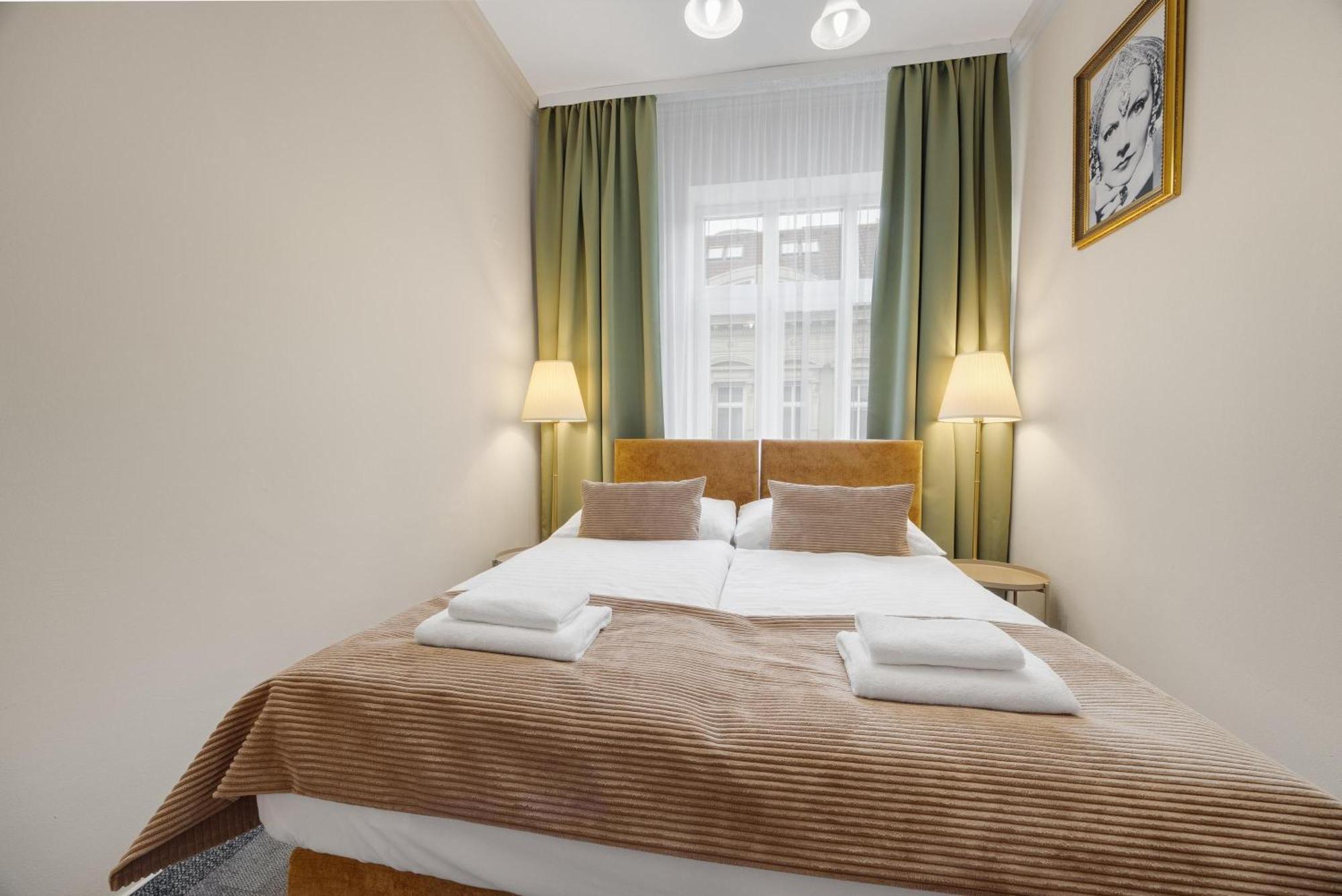 Hotel Reverie - Dependance, Check-In At Metropolitan Star Bratislava Esterno foto