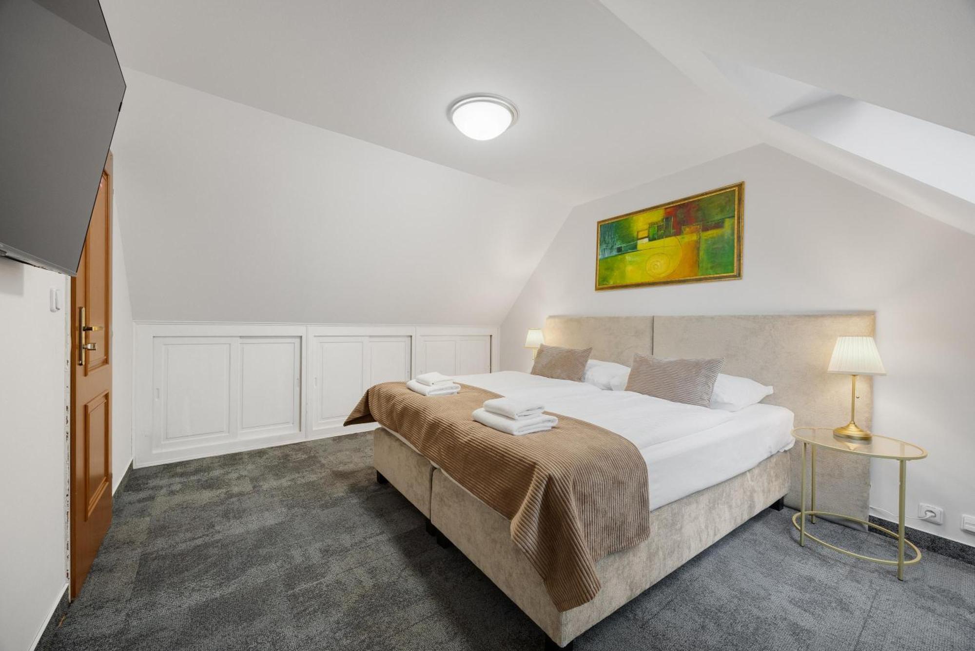 Hotel Reverie - Dependance, Check-In At Metropolitan Star Bratislava Esterno foto