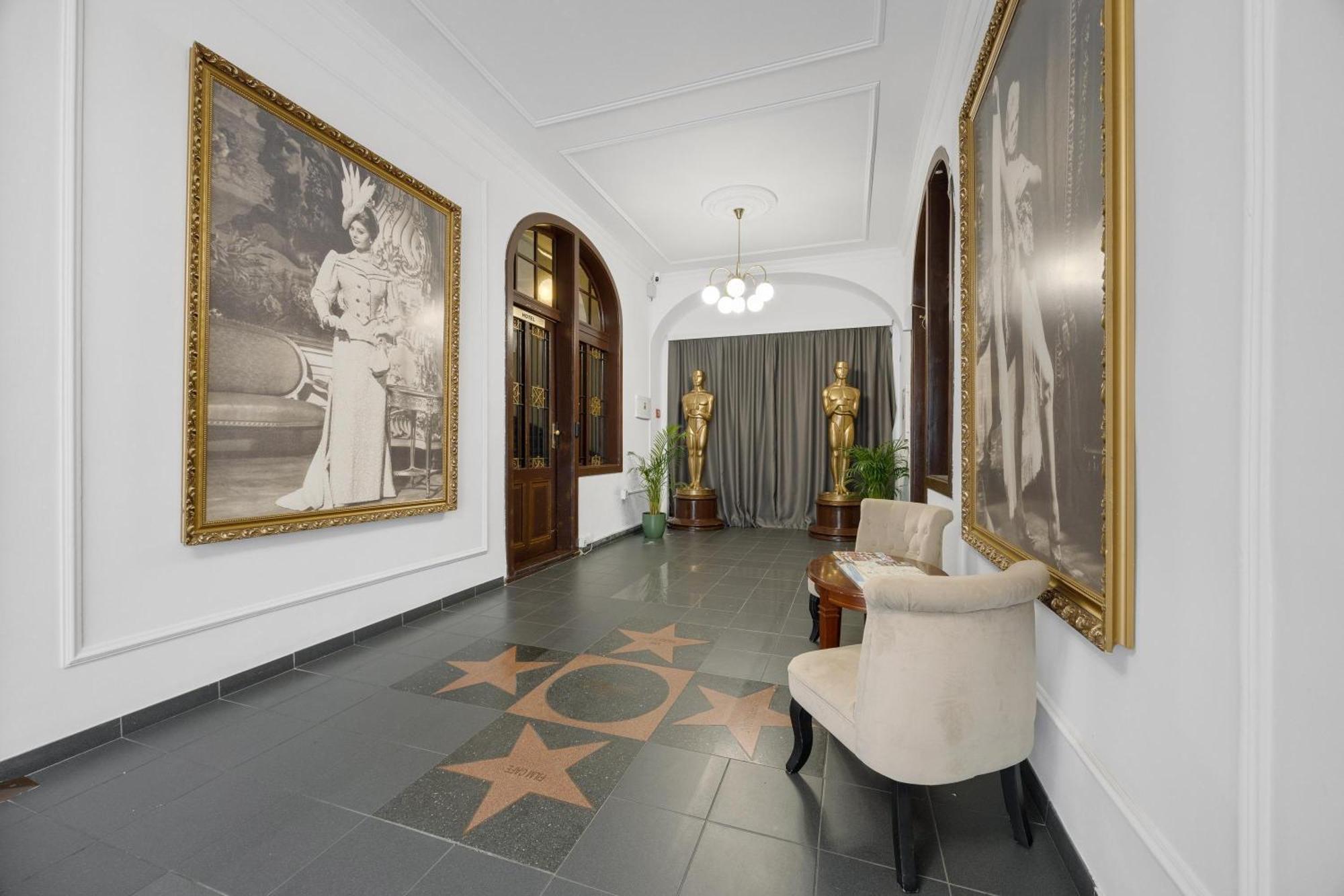 Hotel Reverie - Dependance, Check-In At Metropolitan Star Bratislava Esterno foto