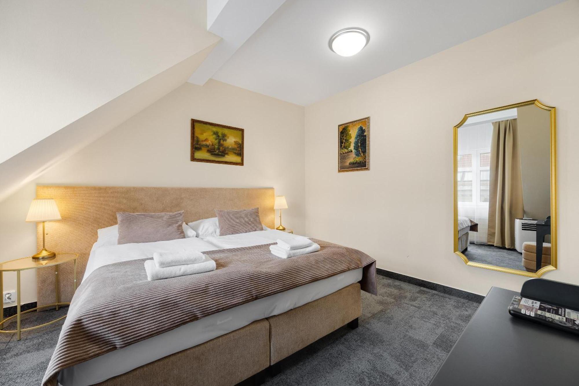 Hotel Reverie - Dependance, Check-In At Metropolitan Star Bratislava Esterno foto
