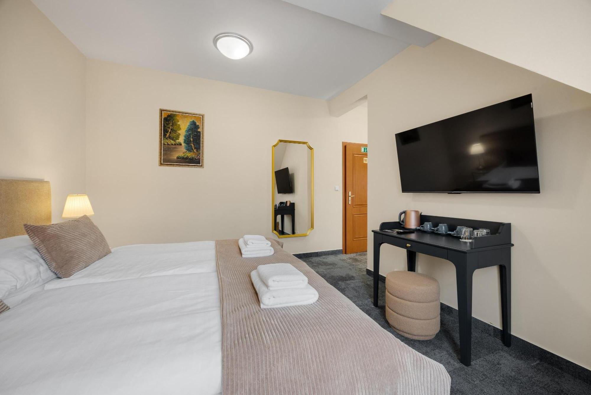 Hotel Reverie - Dependance, Check-In At Metropolitan Star Bratislava Esterno foto