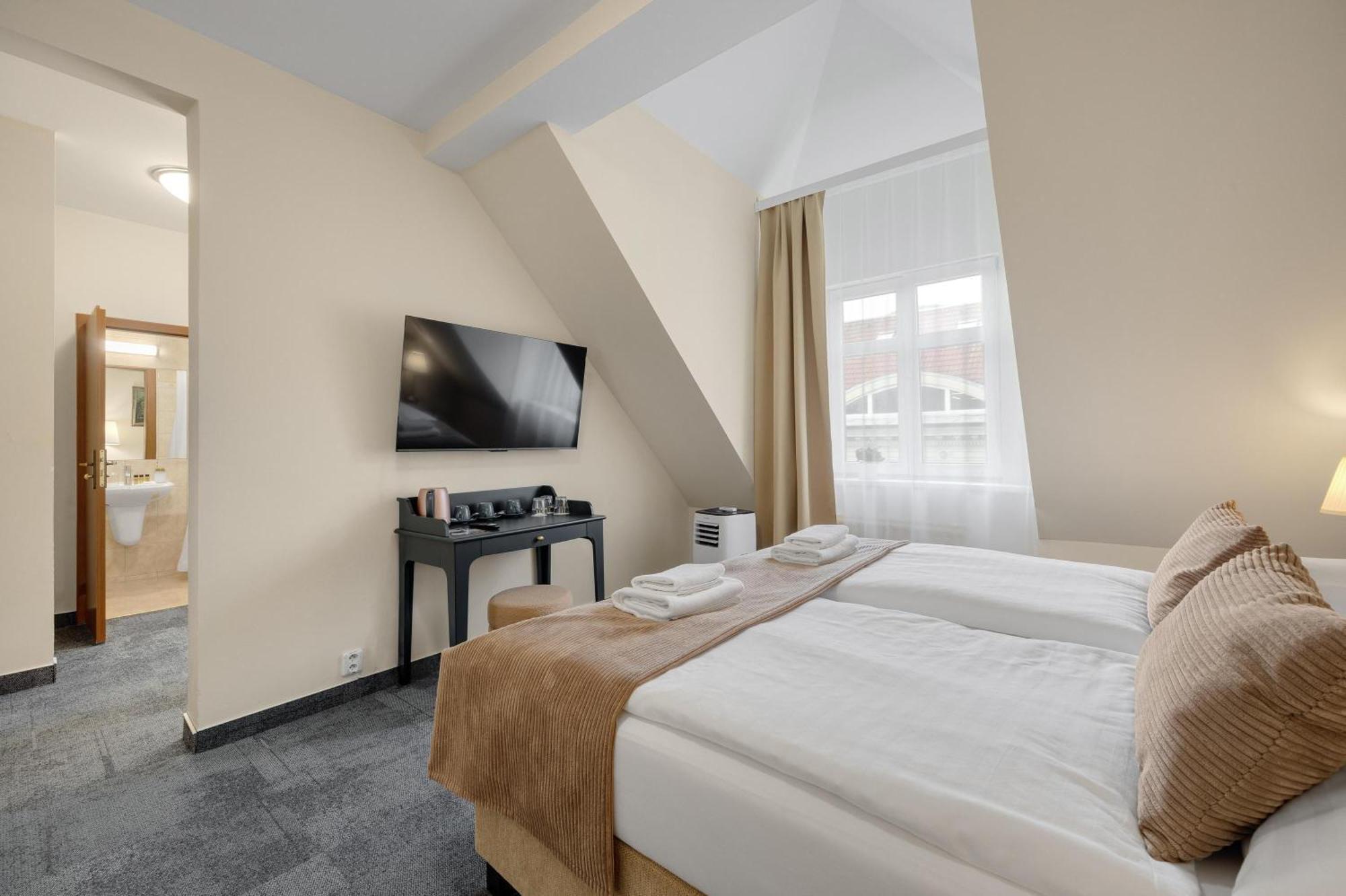 Hotel Reverie - Dependance, Check-In At Metropolitan Star Bratislava Esterno foto