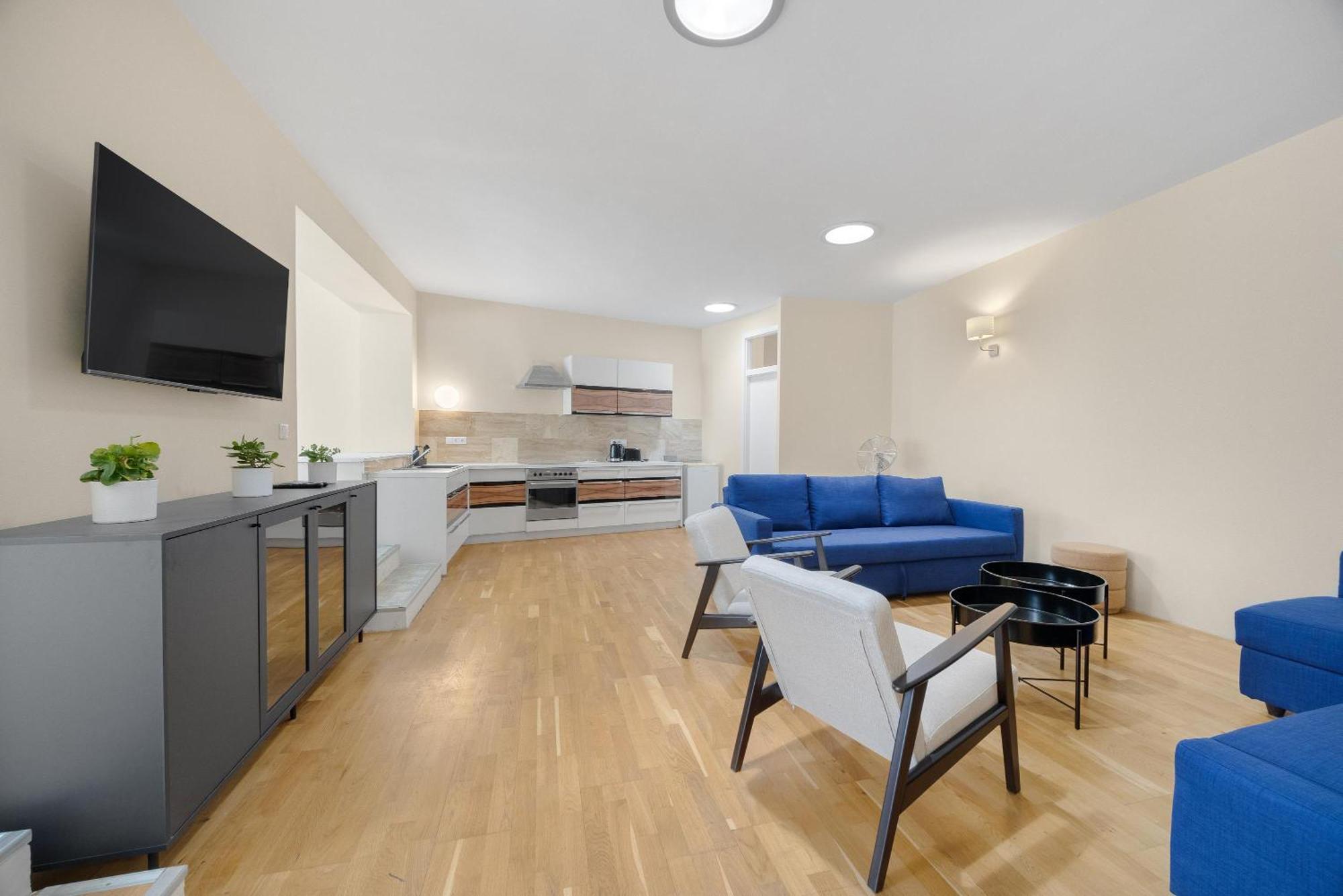 Hotel Reverie - Dependance, Check-In At Metropolitan Star Bratislava Esterno foto