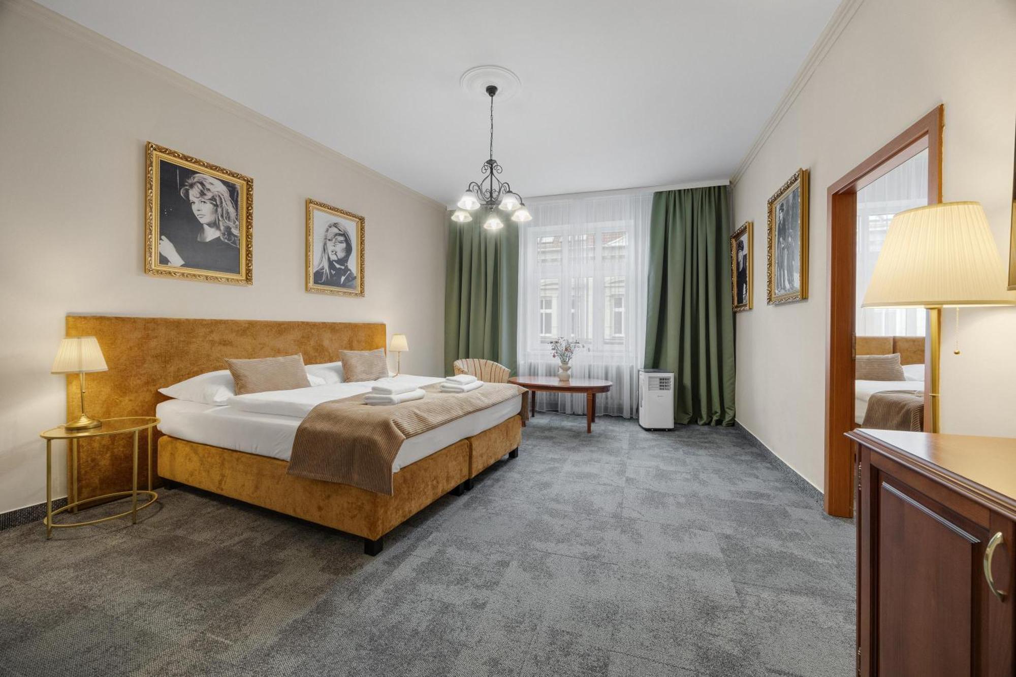 Hotel Reverie - Dependance, Check-In At Metropolitan Star Bratislava Esterno foto