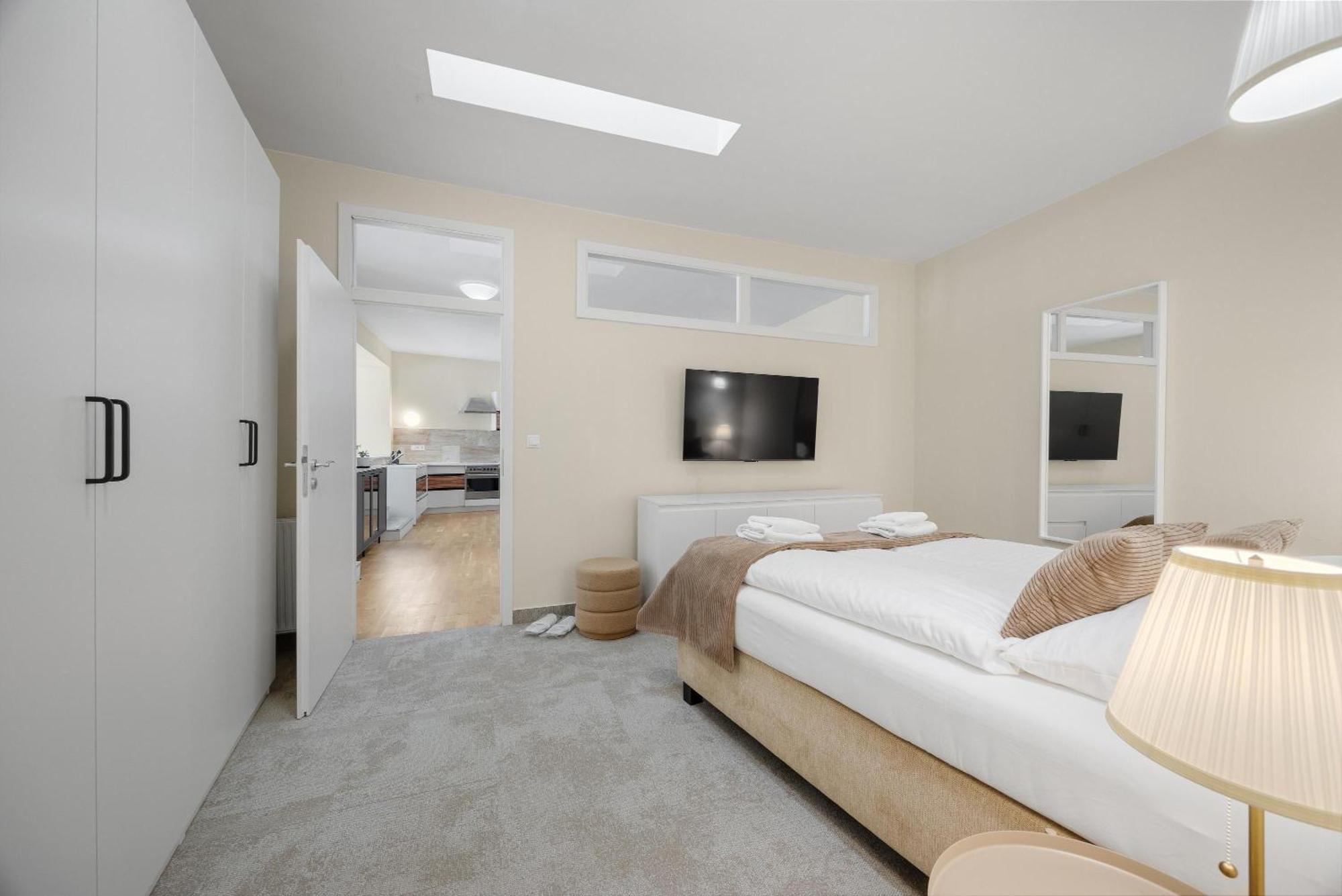 Hotel Reverie - Dependance, Check-In At Metropolitan Star Bratislava Esterno foto