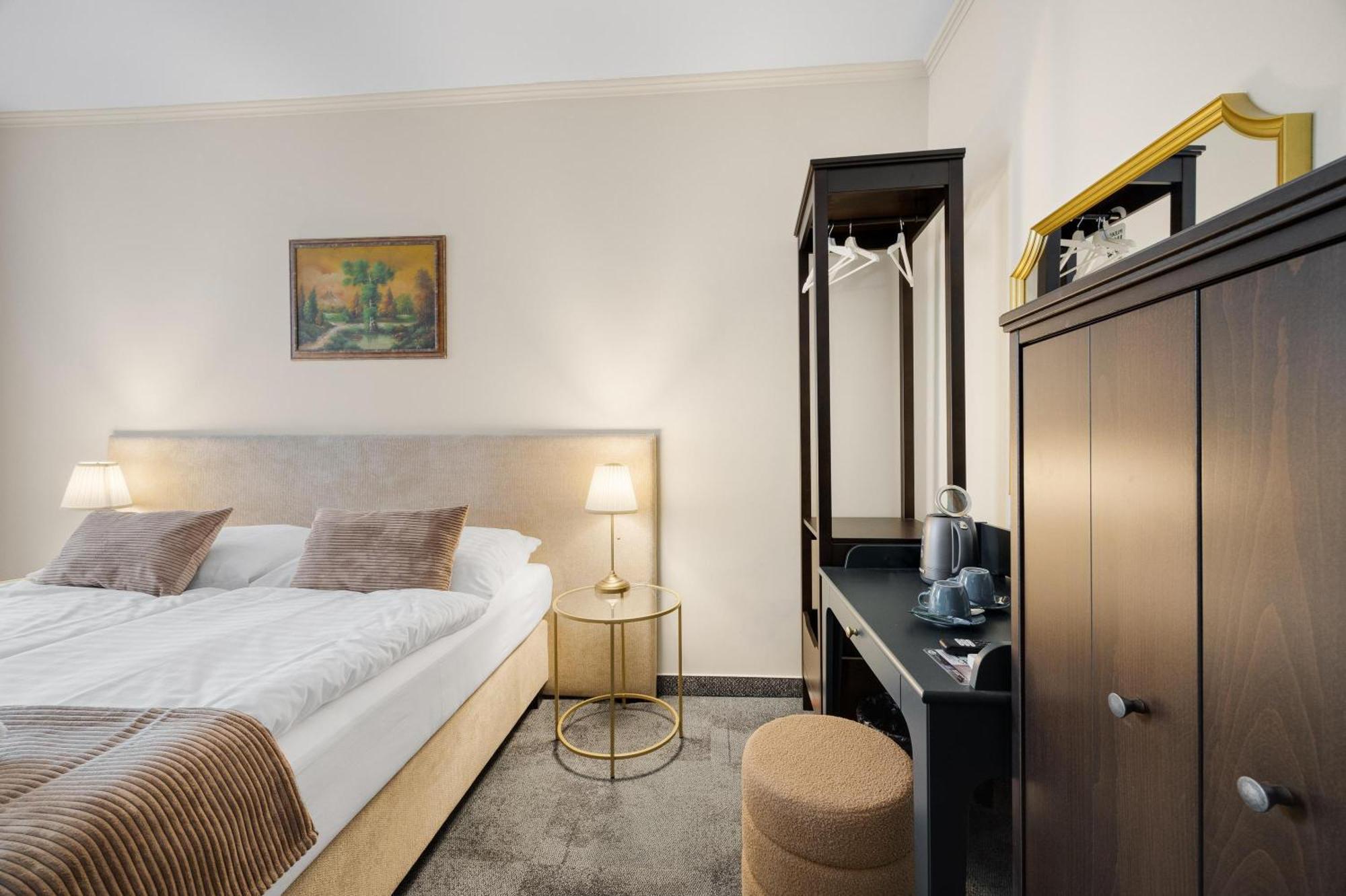 Hotel Reverie - Dependance, Check-In At Metropolitan Star Bratislava Esterno foto