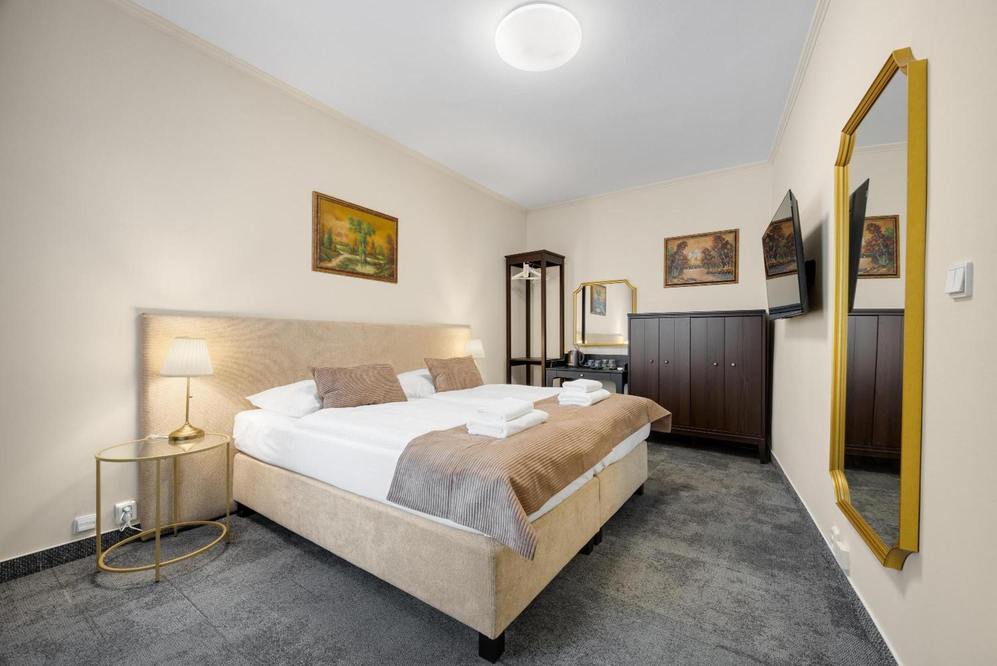 Hotel Reverie - Dependance, Check-In At Metropolitan Star Bratislava Esterno foto