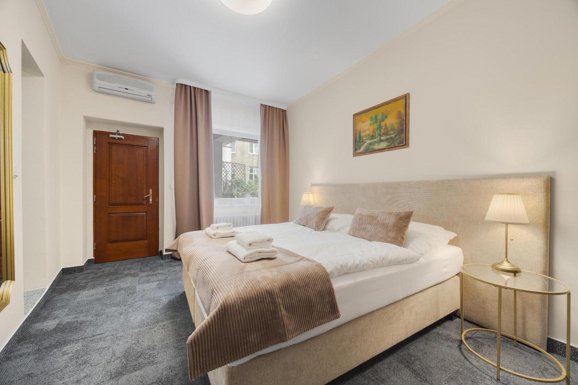 Hotel Reverie - Dependance, Check-In At Metropolitan Star Bratislava Esterno foto